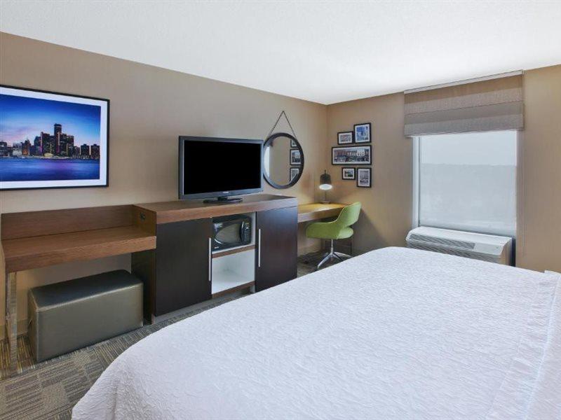 Hampton Inn Commerce/Novi Bagian luar foto