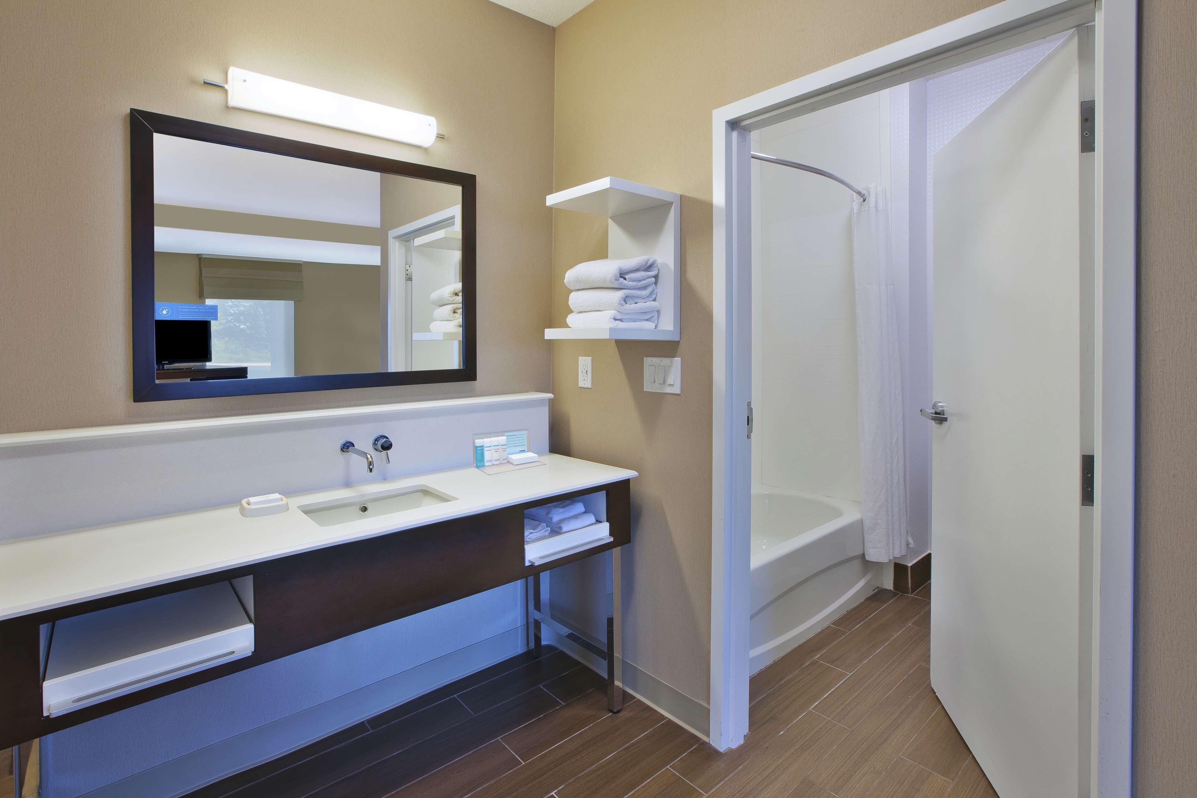 Hampton Inn Commerce/Novi Bagian luar foto