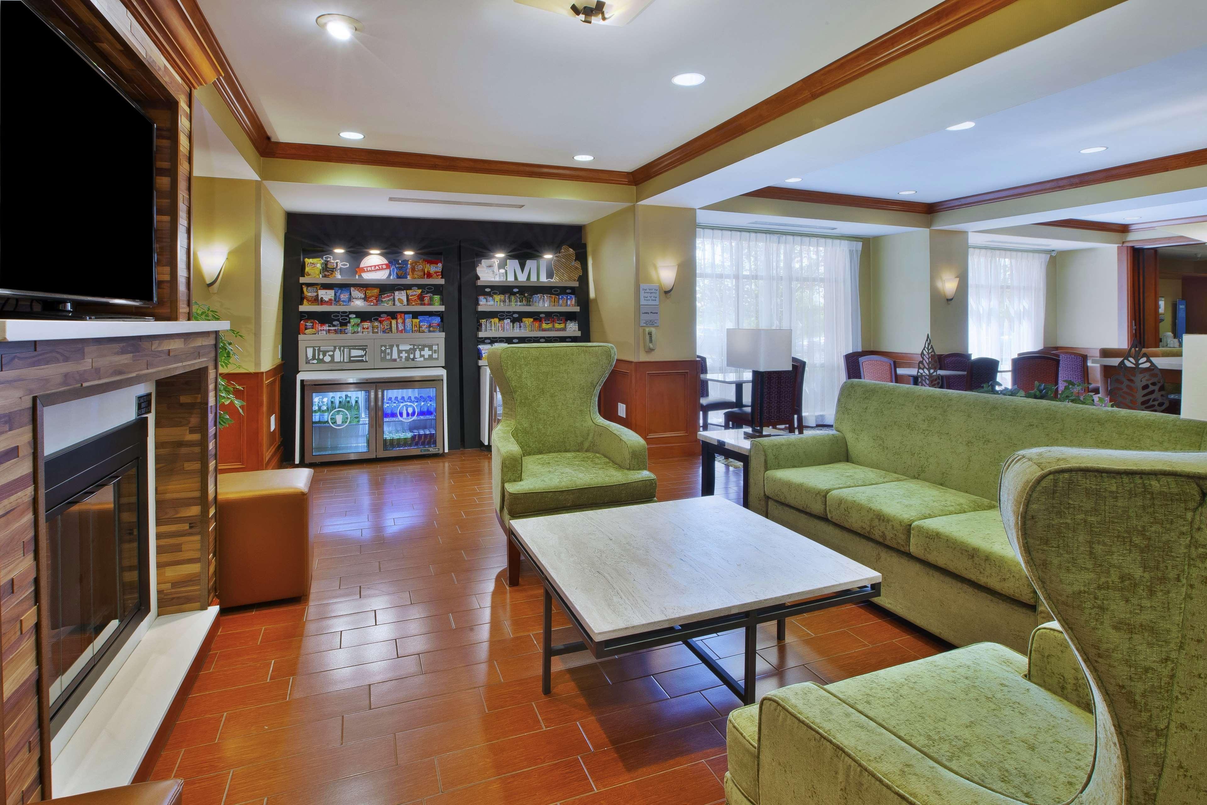 Hampton Inn Commerce/Novi Bagian luar foto