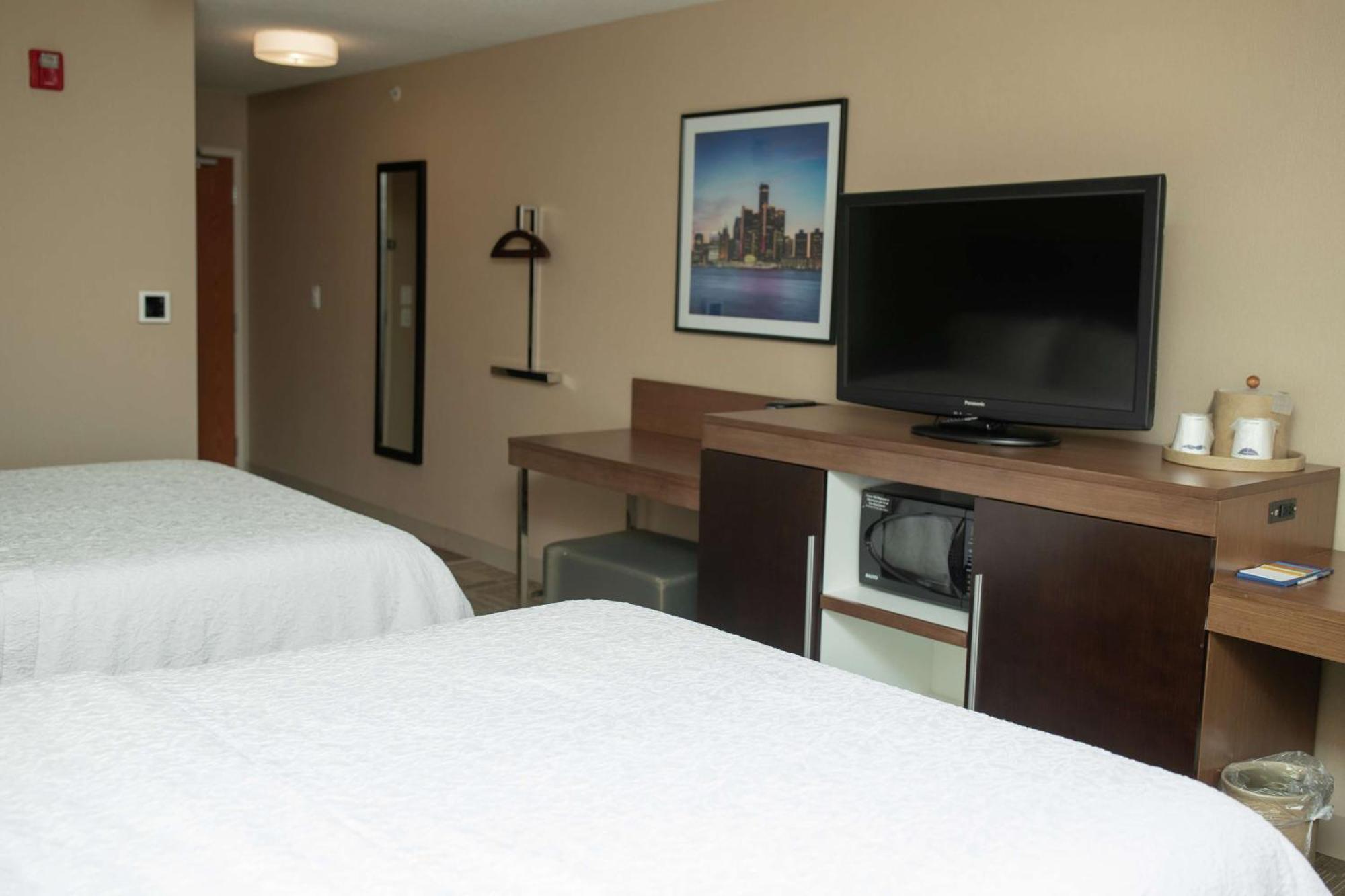 Hampton Inn Commerce/Novi Bagian luar foto