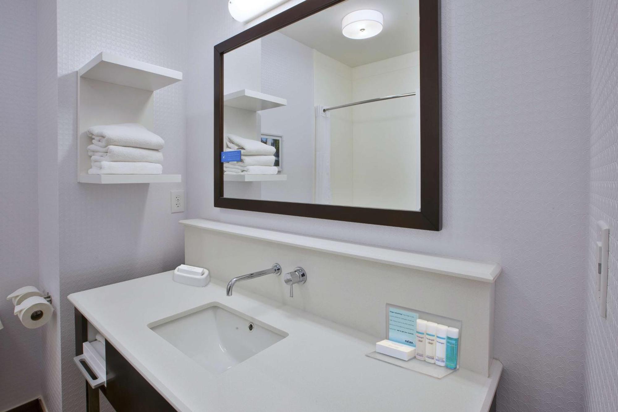 Hampton Inn Commerce/Novi Bagian luar foto