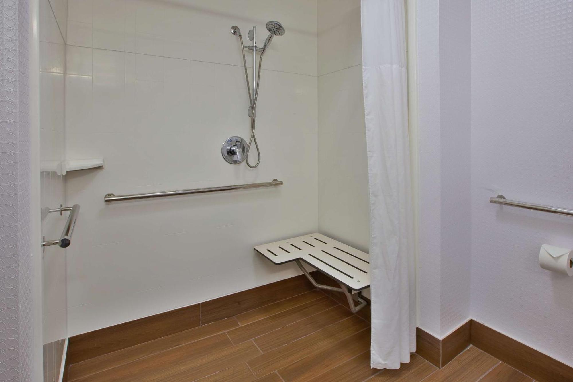 Hampton Inn Commerce/Novi Bagian luar foto