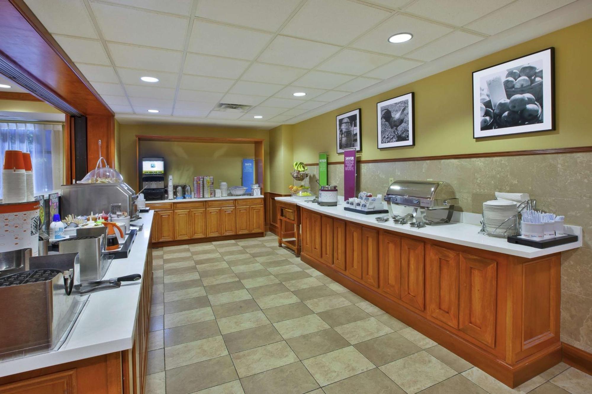 Hampton Inn Commerce/Novi Bagian luar foto