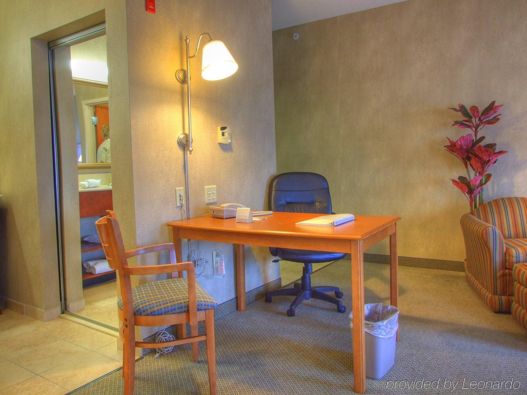 Hampton Inn Commerce/Novi Ruang foto